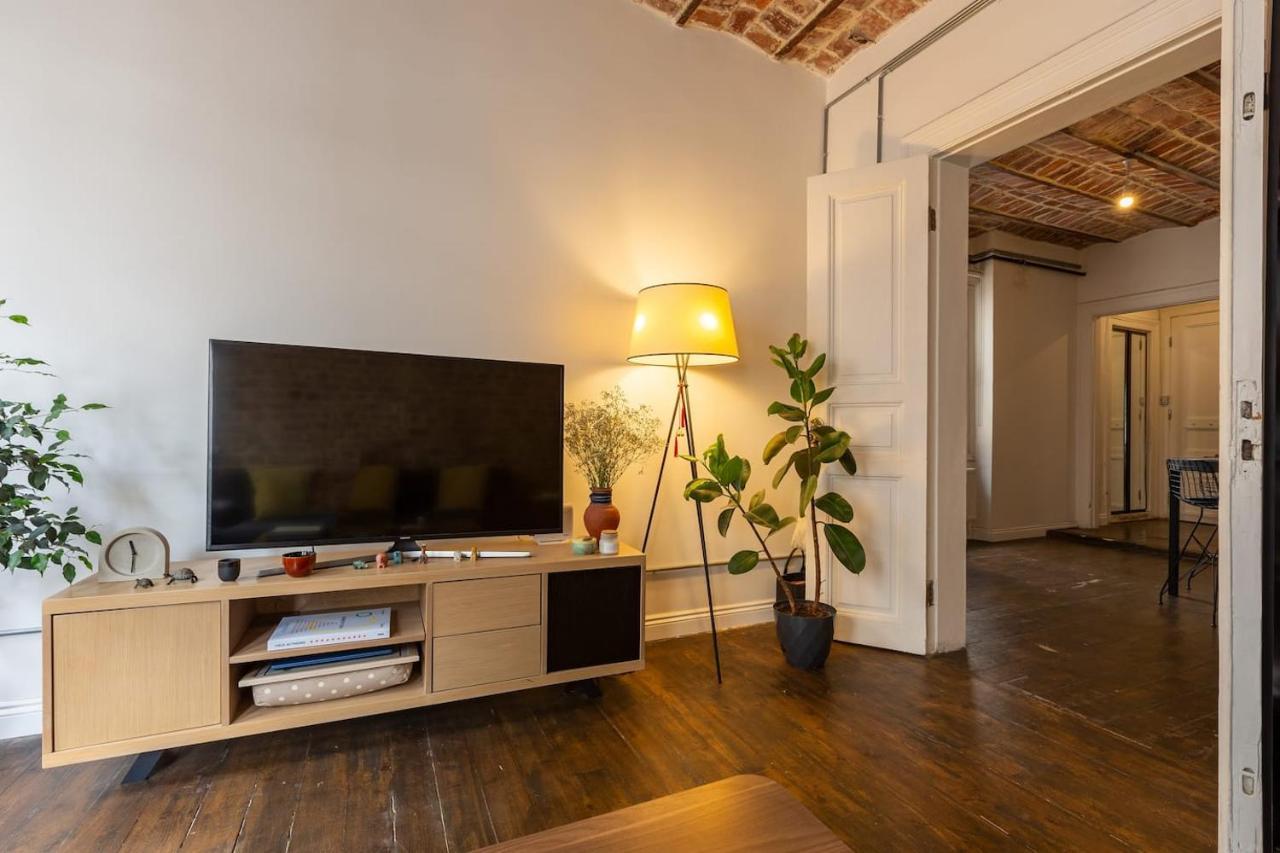 Renovated Apartment At The Heart Of Istanbul With Huge Terrace Kültér fotó