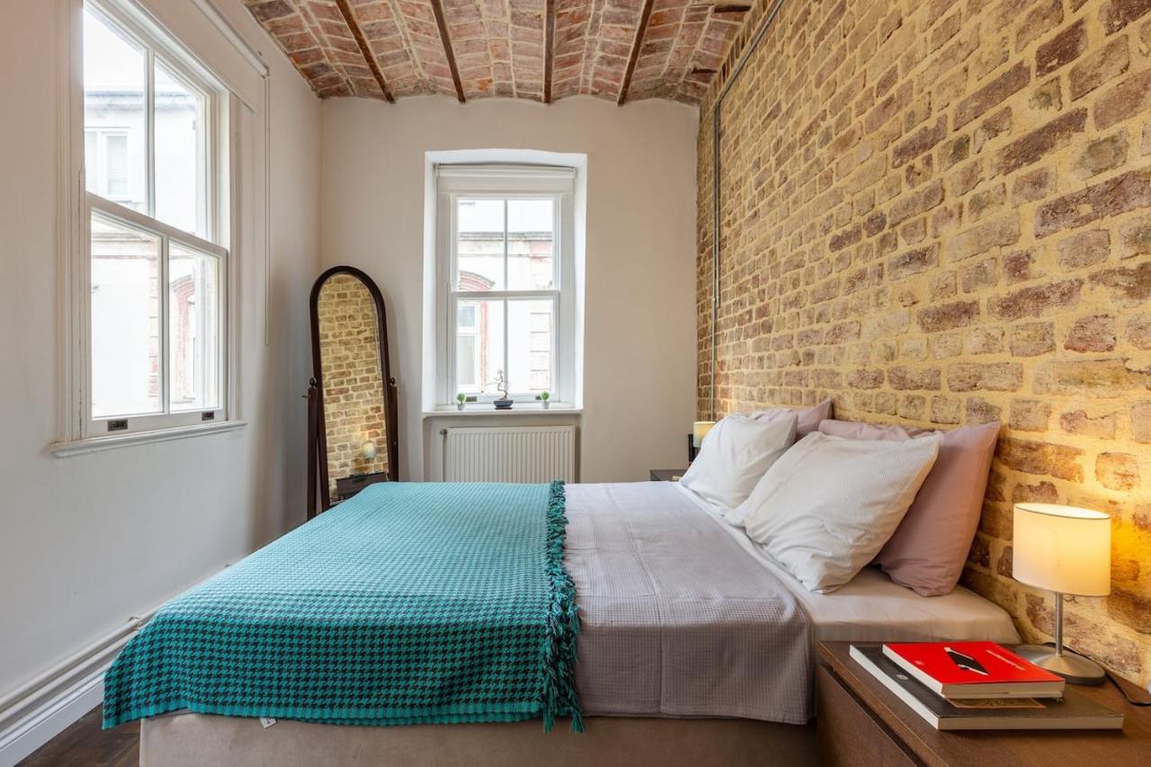 Renovated Apartment At The Heart Of Istanbul With Huge Terrace Kültér fotó